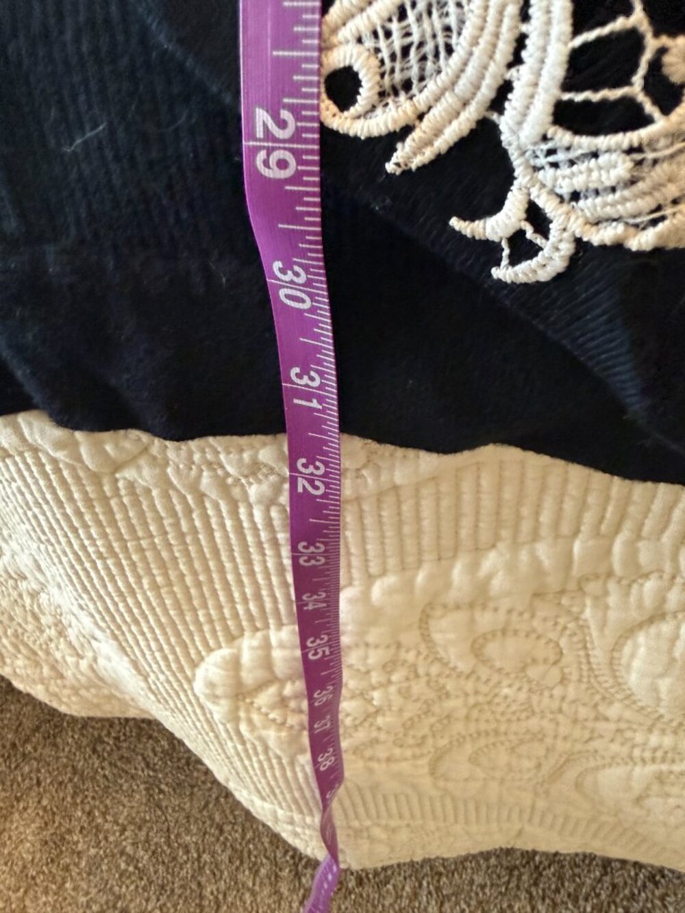 Chic black open-front cardigan with elegant white lace appliqué. - Picture 6 of 6